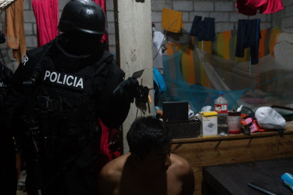 Cae alias La Patrona en Guayaquil por presuntas extorsiones y cobro de vacunas.
