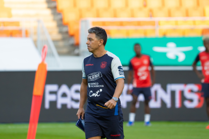 Marcelo Gallardo dirigió este 23 de septiembre su primer entrenamiento con Ecuador en Suwon, Corea del Sur, previo a su debut ante la selección local.