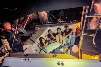 Migrantes fueron interceptados por las autoridades marítimas durante una operación cerca de las costas de Florida.