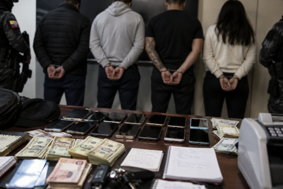 Referencia. Cuatro ciudadanos extranjeros fueron aprehendidos en Carcelén Bajo, durante un operativo policial que investigó presuntos préstamos extorsivos.