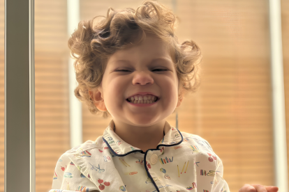 Thiago recibe acompañamiento constante de su familia, que continúa gestionando opciones para enfrentar la condición neurológica que afecta su salud.