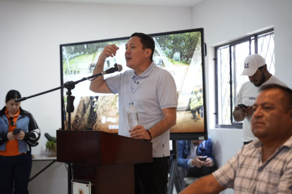 La Fiscalía Provincial del Azuay solicitó que se ubique y detenga al alcalde suspendido Crisitian Zamora para que rinda su versión.