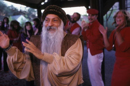 Wild Wild Country reconstruye la historia de Osho y la comunidad que creó en Oregón.