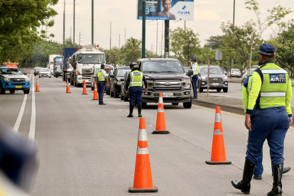 La ATM inició controles preventivos de velocidad con cinemómetros en la avenida Narcisa de Jesús de Guayaquil.