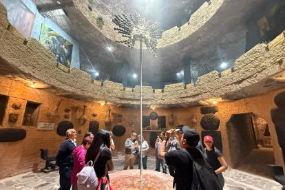 Visitantes participaron en un ritual de agradecimiento y purificación durante el solsticio de verano, una experiencia incluida en el recorrido del museo.