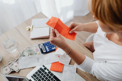 Los adultos mayores pueden solicitar al SRI la devolución del IVA pagado en determinadas compras de bienes y servicios de primera necesidad.