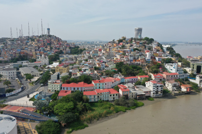Foto de archivo de parte del Malecón Simón Bolívar y alrededores.