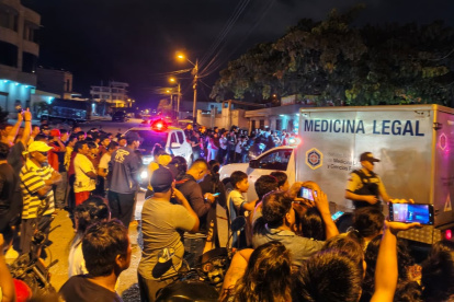 En el barrio La Crucita en la ciudad de Santa Elena dos personas fueron asesinadas cuando viajaban en un taxi