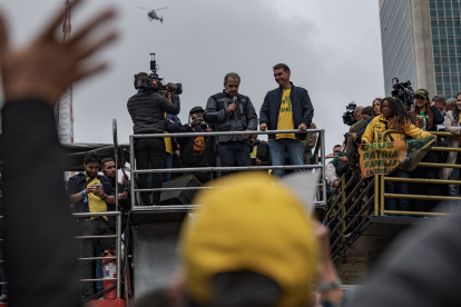Flavio Bolsonaro, candidato en las elecciones e hijo del expresidente brasileño Jair Bolsonaro, convoca a una manifestación en la Avenida Paulista el 7 de septiembre, en São Paulo, Brasil.