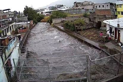 Por las fuertes lluvias, el 24 de septiembre se desbordó la quebrada Caupicho, en el sur de Quito.