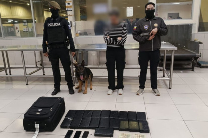 Española fue detenida con 18 kilos de cocaína en aeropuerto de Guayaquil.