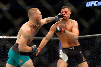 onor McGregor (i) y Nate Díaz protagonizaron uno de los enfrentamientos históricos en el desarrollo de la UFC. Tuvieron dos combates en 2016, ganaron uno cada uno.