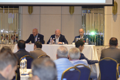 El presidente de LigaPro, Miguel Ángel Loor (c), condujo la sesión del consejo de presidentes realizada en Guayaquil.
CONSEJO DE PRESIDENTES LIGA PRO FECHA:27/09/2024 AG-PERIODISYA AG EXPRESO AG-GRANASA