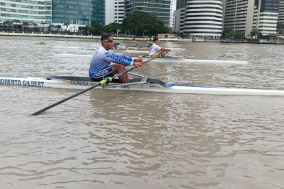 Carlos deGonzabay  Posorja, Paulo Salavarría, Luis Morejón y Walter Mora en acción.