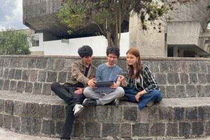 Ivonne Ayala, David Morales y Boris Garcés tienen 21 años; son estudiantes de la Escuela Politécnica Nacional.