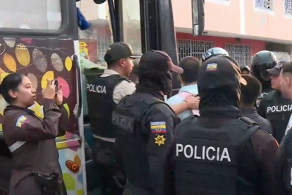 Agentes de la Policía Nacional participaron en la intervención del centro de rehabilitación ubicado en el sur de Guayaquil.