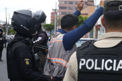 Gobierno evalúa extender toque de queda en 4 provincias por seguridad.