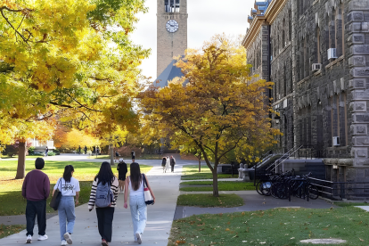 La Universidad de Cornell y la Fiscalía de Nueva York reabrieron las investigaciones tras la presentación de una demanda civil que detalla el ataque ocurrido en una fraternidad.