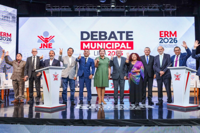 Fotografía de los candidatos por la alcaldía de Lima en los debates electorales previos a las elecciones municipales en Lima (Perú)