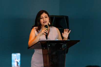 Sofía Espín busca la Prefectura del Guayas con 1.500 km de vías para impulsar producción y movilidad.