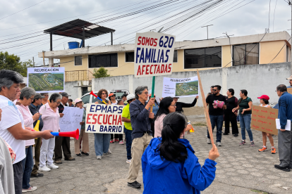 Moradores de Churoloma y Collaqui participaron en un plantón para expresar sus preocupaciones por los posibles impactos de la PTAR Cumbayá-Tumbaco.
