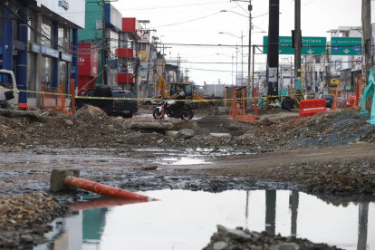 La avenida Rodolfo Baquerizo Nazur continúa intervenida en el norte de Guayaquil pese a que el primer tramo tenía un plazo de cinco meses.