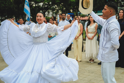 El Pregón Octubrino se realizó en el Parque Centenario para abrir las celebraciones por los 206 años de la Independencia de Guayaquil.