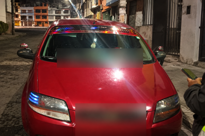 Un vehículo fue retenido tras la intervención policial en un local comercial de Solanda.