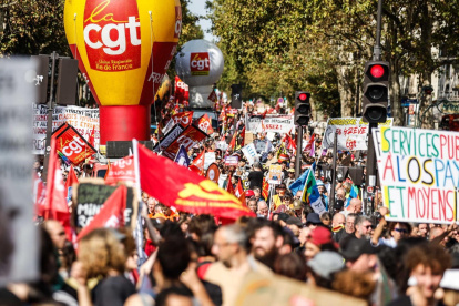 Protestas del jueves en París para pedir subidas de salarios y contra la congelación de los salarios públicos de cara a las negociaciones del Presupuesto.
