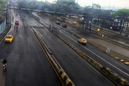 En sectores de la avenida Perimetral se registró la lluvia en la tarde de este 1 de octubre.