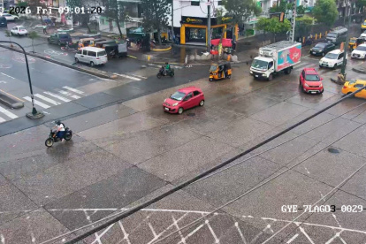 Calzadas mojadas en Guayaquil este 2 de octubre.