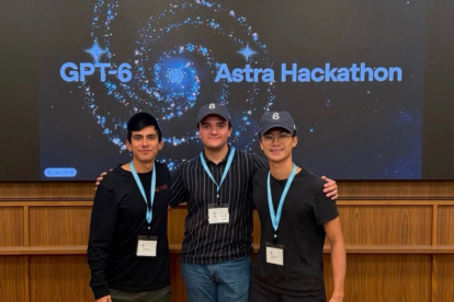 El equipo de Astra HQ durante el GPT-6 Astra Hackathon NYC, donde obtuvo 50.000 dólares en créditos de OpenAI para impulsar el desarrollo de su proyecto
