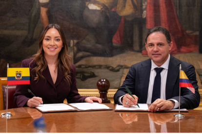 La presidenta de la Asamblea Nacional de Ecuador, Mishel Mancheno, y el presidente del Senado de Colombia, Honorio Henríquez.