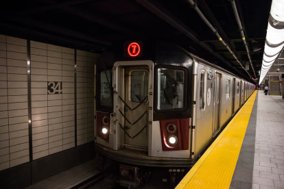 Imagen referencial del sitio donde falleción el cuencano de 59 años,  tras ser atacado con un cuchillo en el metro de Nueva York.