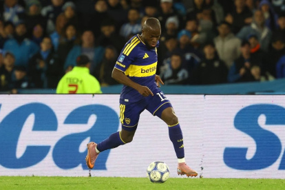 Enner Valencia ingresó en el segundo tiempo y recibió una impresionante ovación de los hinchas de Boca Juniors en La Bombonera.