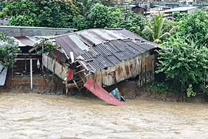 En Muisne hay afectaciones por el desbordamiento de río.