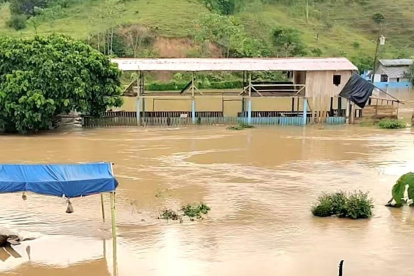 El desbordamiento del río Muisne afecta a las comunidades de Boca del Sucio, en la parroquia San Gregorio.