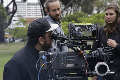 Nosotros, mi papá y el perro se rodó en distintos puntos de Quito. Para su director, Pablo Arturo Suárez, la ciudad debía funcionar como un personaje y reflejar la cotidianidad de sus protagonistas.