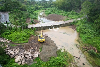 En Santa Elena ya son varias comunas donde se reportan ríos desbordados o a punto de colapsar tras las lluvias.