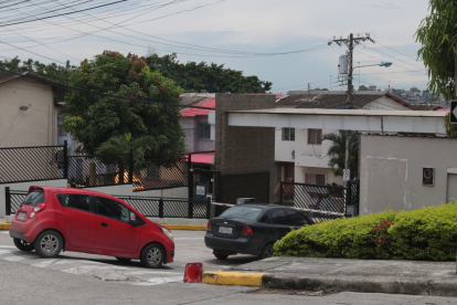 Junto a esta garita fueron atacados Jonathan Alexander Erazo Morán y Raquel Estefanía Arias Alava, quienes murieron.