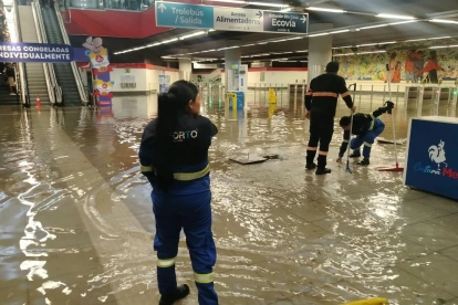 La estación El Labrador del Metro de Quito se inundó. Allí también funciona el Trole y Ecovía.