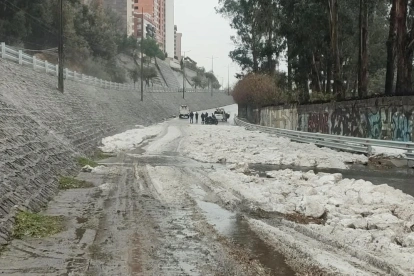 En la av. Mariscal Sucre y Mañosca hay un cierre total por la presencia de granizo.