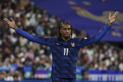Michael Olise, una de las cartas ofensivas de Francia para el duelo ante Bélgica en el Stade de France.