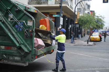 Urvaseo realiza a diario la recolección de desechos en distintos sectores de Guayaquil.