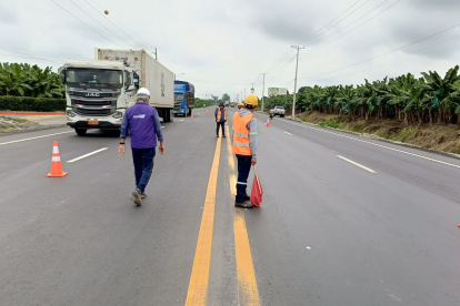 En el tramo Quevedo–San Juan y el puente El Convento, en donde el Ministerio de Infraestructura constató la colocación de guardavías.