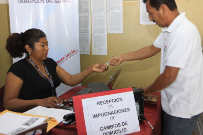El CNE debe trabajar de manera coordinada con el Registro Civil, el INEC y los gobiernos locales para educar a los votantes sobre la importancia de actualizar el domicilio electoral.