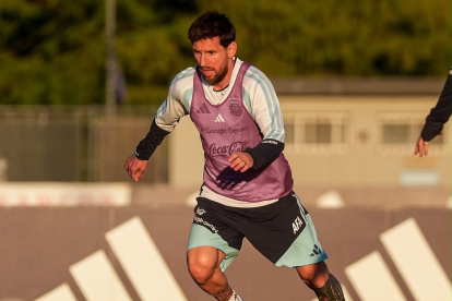 Lionel Messi en el último entrenamiento con la selección de Argentina, previo a su retiro el martes 6 de octubre.