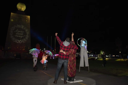La Ciudad Mitad del Mundo incluso puede ser el escenario perfecto para pedir la mano.