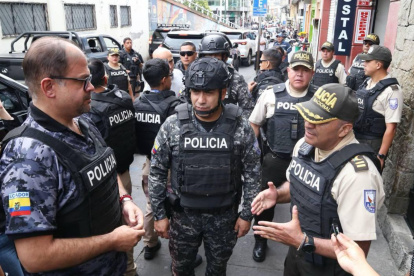Tres detenidos fueron capturados en Guayaquil por extorsionar a vecinos y obreros cerca del Quinto Puente.