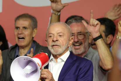 El presidente de Brasil y candidato a la reelección, Luiz Inácio Lula da Silva, luego de conocer los resultados oficiales de la primera vuelta.